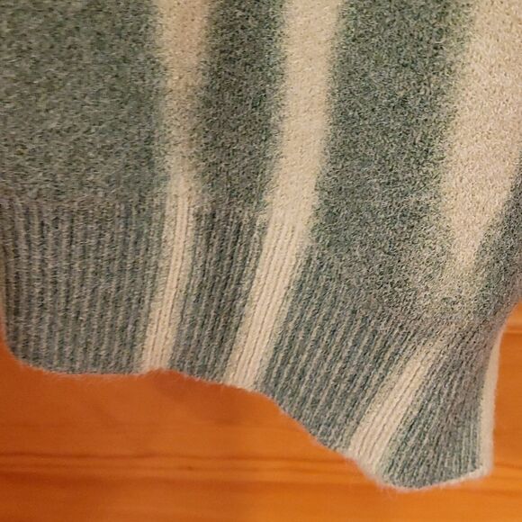 Beautiful Rumor sweater size M-L - Picture 5 of 8